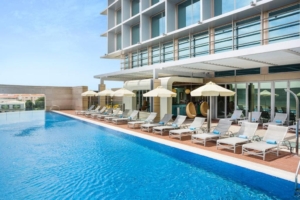 Swimming pool Al Bustan